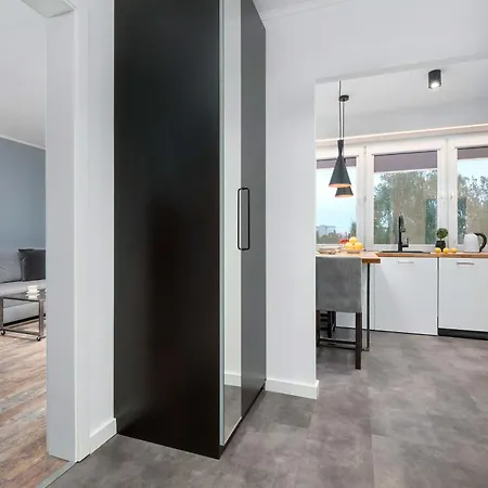 Stylowe Z Balkonem Blisko Atlas Areny W Lodzi By Renters 아파트 우치
